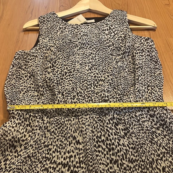 LOFT black n white sleeveless top with elastic waist - Picture 11 of 15